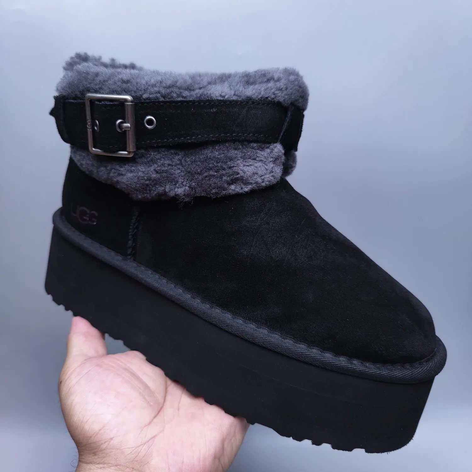 💰560 UGG sheepskin all-in-one snow boots 4041 5 cm thick sole with increased height, suede belt buckle, trendy winter style, color: maroon, black, matching size: 35-41